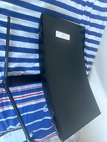 Moniter samsung odyssey g6 broken 32 inchs