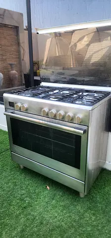 Stainless steel 5-burner gas hob in good working condition