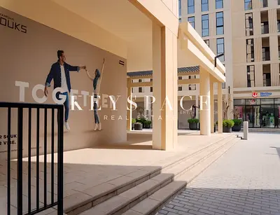 Premium City Apartment | Steps from Shopping & Dining | Resale