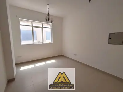 Apartment with modern finishes, built-in wardrobes, and a prime location with payment facilities.