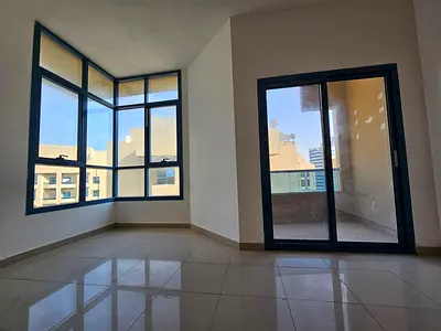فرصة مميزة للبيع | غرفة وصالة بإطلالة مفتوحة على خور عجمان | مساحة واسعة وجاهزة للسكن