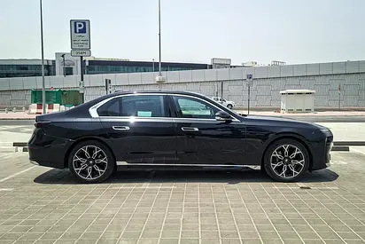 2024 BMW 7-SERIES thumbnail 4