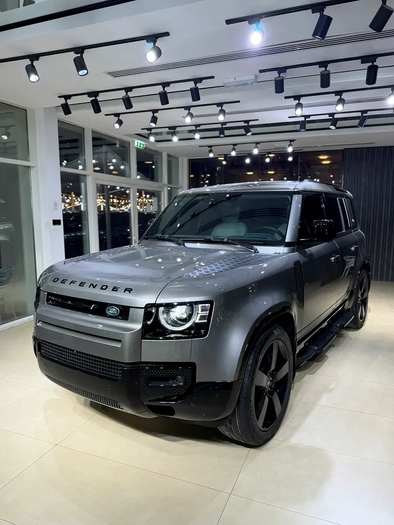 Land Rover Defender 2024