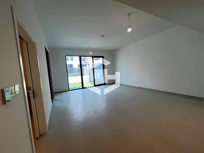 Spacious 4 Bed | Middle Unit | Near Amenities