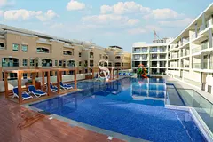 Pool View |Smart Home |White goods | Close to Mall