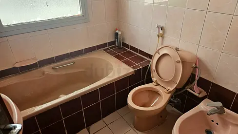 Room with separate washroom-Shabiya 12 -For Executive Male/Female Bachelor