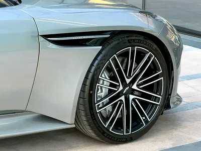 صورة 4 لـ 2024 Aston Martin DB12