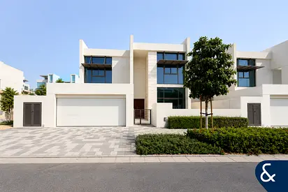 Large Corner Plot | Vacant | Away From Wires