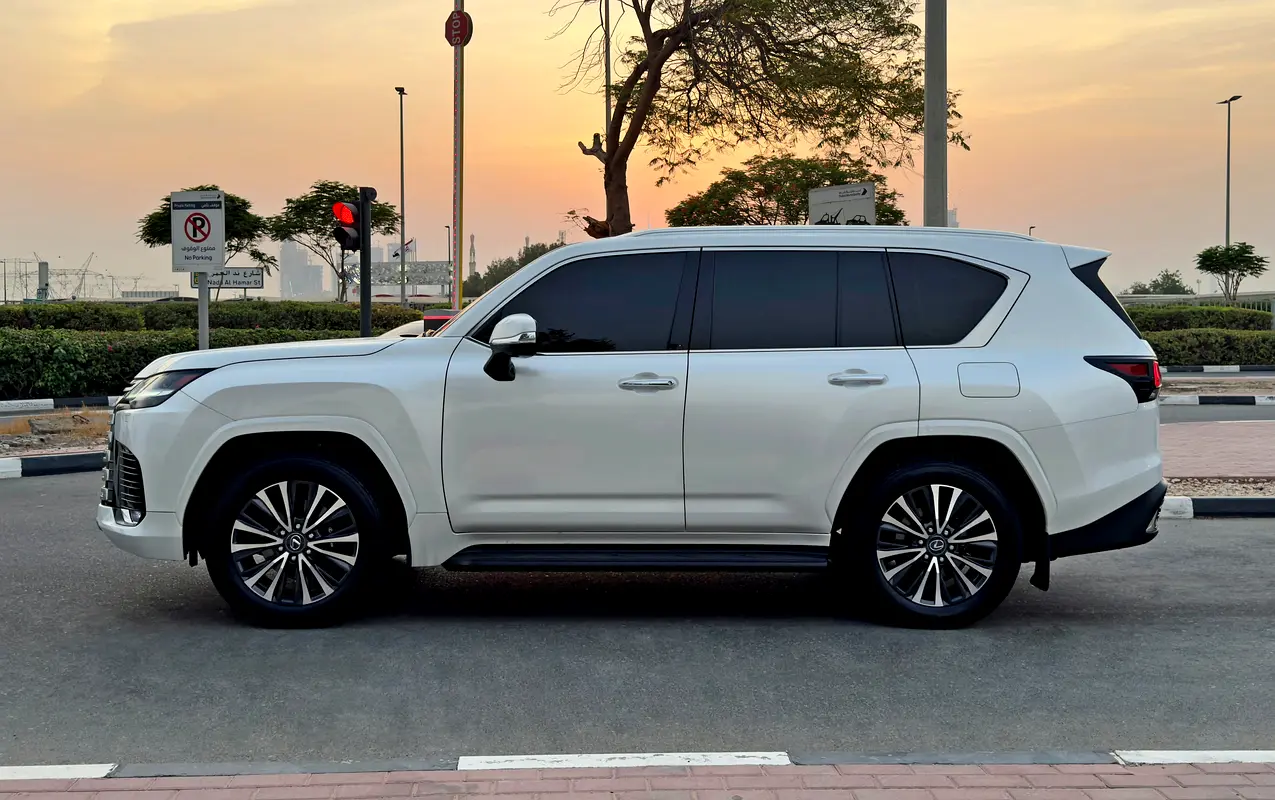 Lexus LX-Series 2025