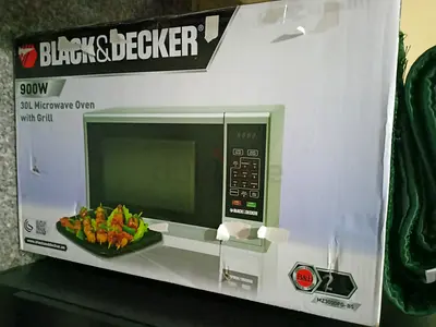 Black  Decker 30L 900W Microwave Oven with Grill - Brand New in Box