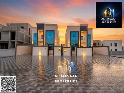 Villa at a bargain price directly on the main road with a 20-meter front setback. Suitable for residential or commercial use. Freehold ownership for a