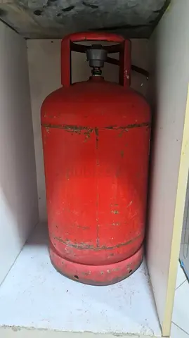 Gas cylinder plus regulator with hose @AED 350
