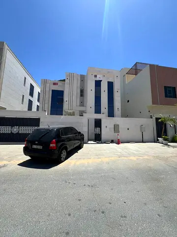 The villa consists of 6 bedrooms with a comfortable layout that provides privacy and comfort for all family members, in addition to a separate majlis