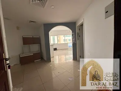 شقه للايجار السنوي بمنطقه المجاز3 مقابل مسرح المجاز 3غرفه 4حمام اطلاله بحريه مباشره علي البحيره جيم ومسبح وباركن تكيف مجاني