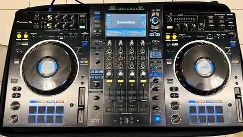 Pioneer XDJ XZ DJ Controller with Magma Case + Decksaver