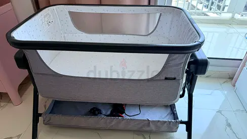 Giggles Electric Bedside Baby Crib / Bassinet – Auto Rocking | Music | Height Adjustable | Like New
