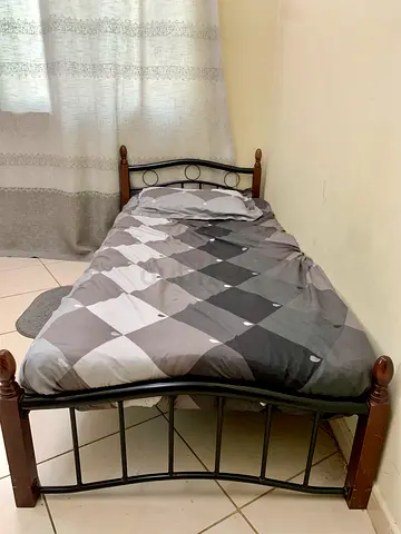 Single Bed Frame – Metal Wood – Excellent Condition | Moving Sale