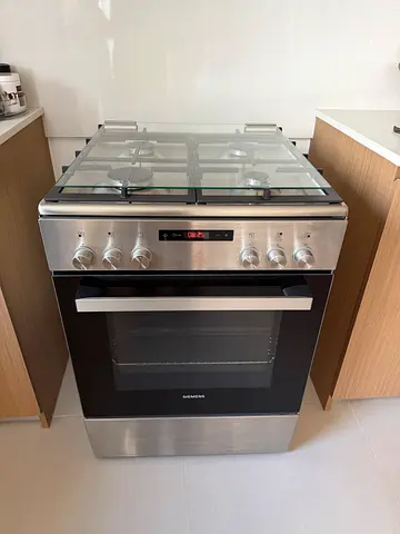 Siemens 60cm Top gas oven Electric Stainless Steel Gas Range with Oven - Good Condition