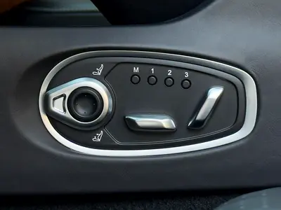 صورة 19 لـ 2024 Aston Martin DB12