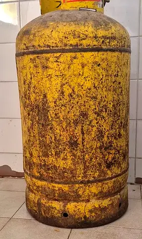 Gas cylinder with regulator, sharjah Emirate