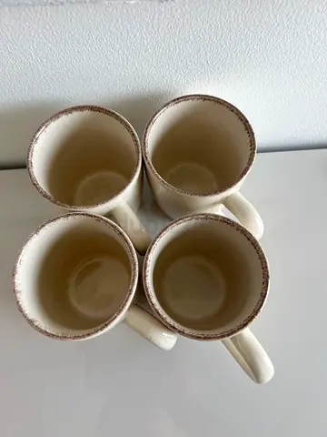 Set of 4 ceramic coffee mugs – simple beige rustic rim