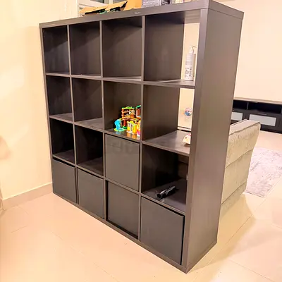 Dark brown 16-cube storage shelf divider with 4 fabric bins