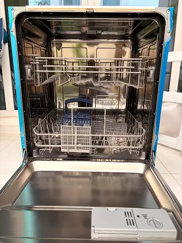 Built-in stainless steel dishwasher - New, never used