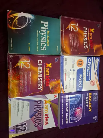 Set of Class 11/12 Physics, Chemistry  Biology Prep Books - Good Condition