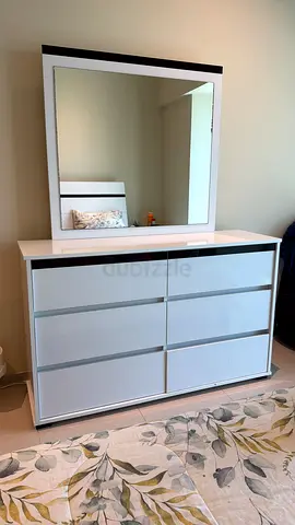 White bed + 2 side tables + White 6-Drawer Dresser with Mirror