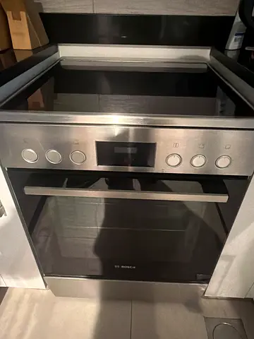 Bosch Electric Cooker 4 hobs - under warranty