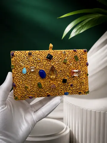 حقيبة يد نسائية فاخرة بأحجار كريمة - Luxurious womens handbag embellished with precious stones
