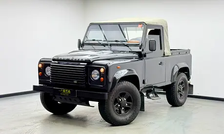 2009 Land Rover Defender 90, Excellent Condition, GCC Specs.