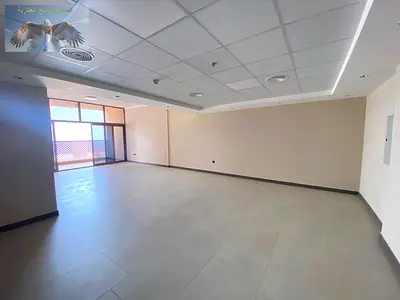 شقه غرفتين وصاله اول ساكن مع غرفة خادمة خزائن ملابس مدمجة باركن مجاني غاز مركزي مجاني مع غرفة غسيل