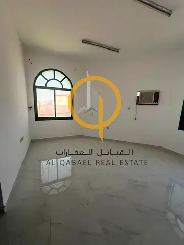 للإيجار السنوي | فيلا عائلية في الطرفا – الشارقة | مساحة 8,000 قدم | موقع مميز بالقرب من الخدمات