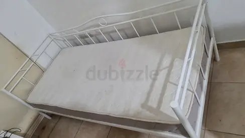 White Metal Daybed with Mattress - Single
