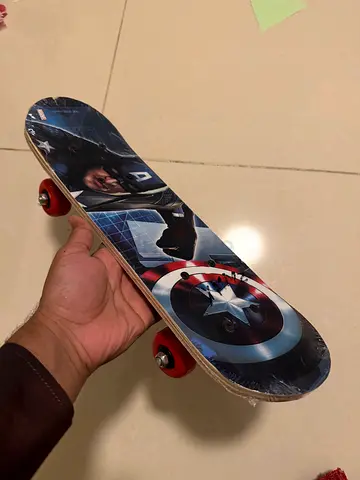 Mini cruiser skateboard with red wheels - good condition