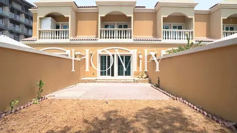 EXCLUSIVE | UPGRADED 1 BED TH | VACANT SOONER