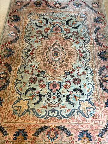2 pairs ofHandwoven Persian-style rug - light blue and light coral