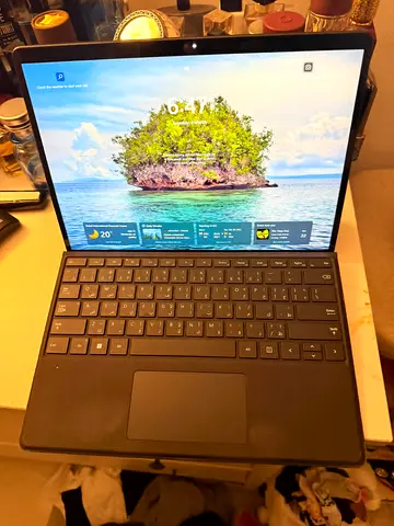 I am selling this windows Surface Pro 9 256GB, 16GB RAM i7.