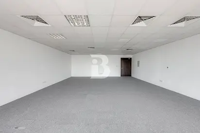 Fitted | Racecourse view | Vacant