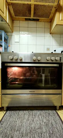 Samsung 5-Burner Gas Cooker 90x60 (NX5500BM) - Perfect Condition