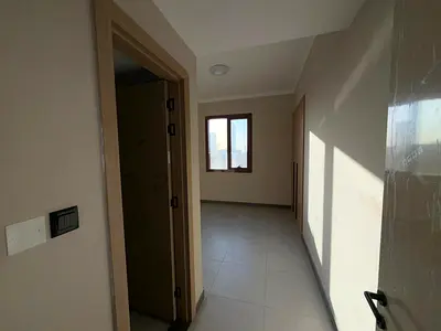 شقة أول ساكن بمساحات واسعة وتصميم عصري إطلالة علي  كورنيش عجمان تمنحك تجربة سكن راقية وموقعاً مثالياً
