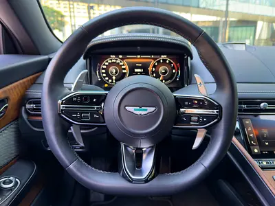 صورة 14 لـ 2024 Aston Martin DB12