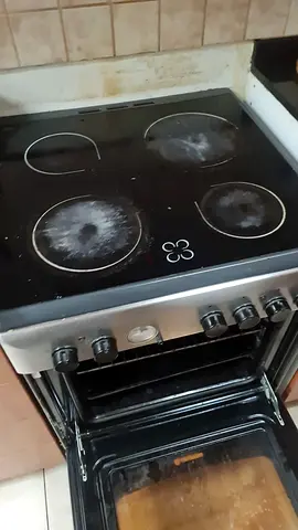 electric cooker with glass-ceramic hob and oven ( no gass only electric )