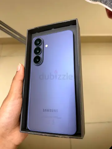Flawless Samsung Galaxy S26+ in Stunning Cobalt Violet Colour