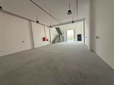 فرصة استثمارية مميزة | مستودع جديد بميزانين جاهز | كهرباء 40 كيلوواط | جاهز للتشغيل الفوري