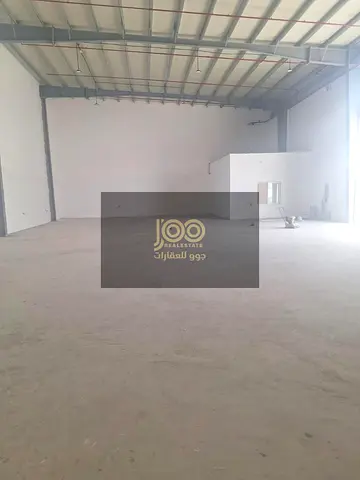 Electricity 80V, suitable for industrial and commercial activities. Includes an office, two bathrooms, and a kitchen.