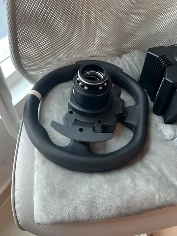 Moza R5 Wheel with Pedals Good Condition