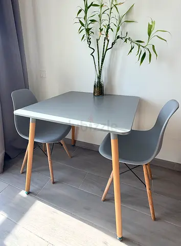 Dinner table for two. Clean and almost new.