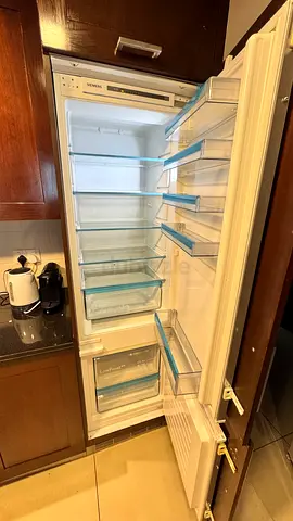 Siemens Built-in fridge bottom freezer in excellent condition